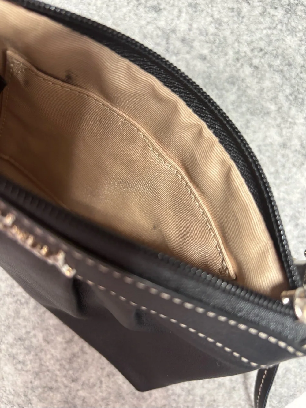 Coach compact black